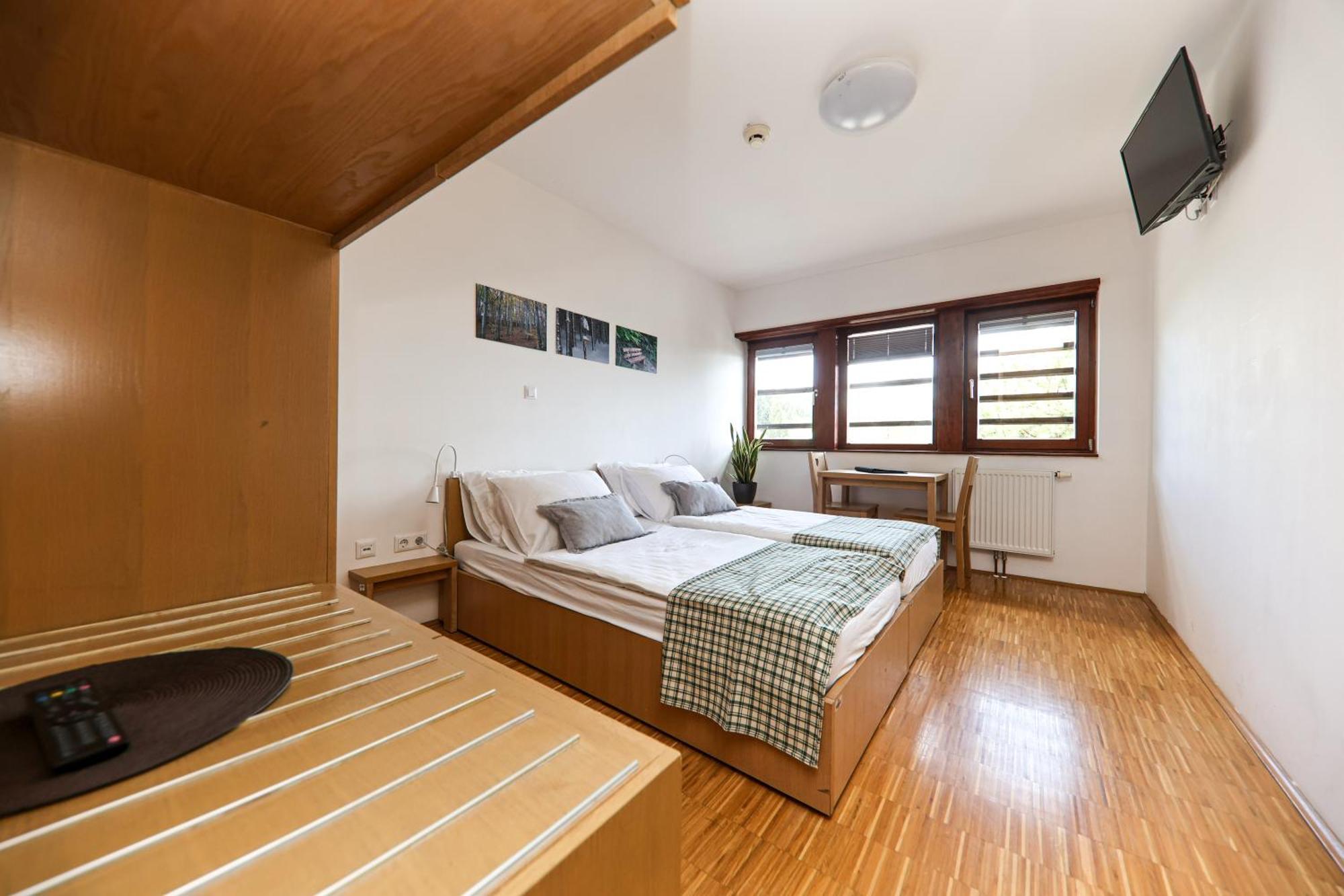 Hotel Celjska Koca Целе Экстерьер фото