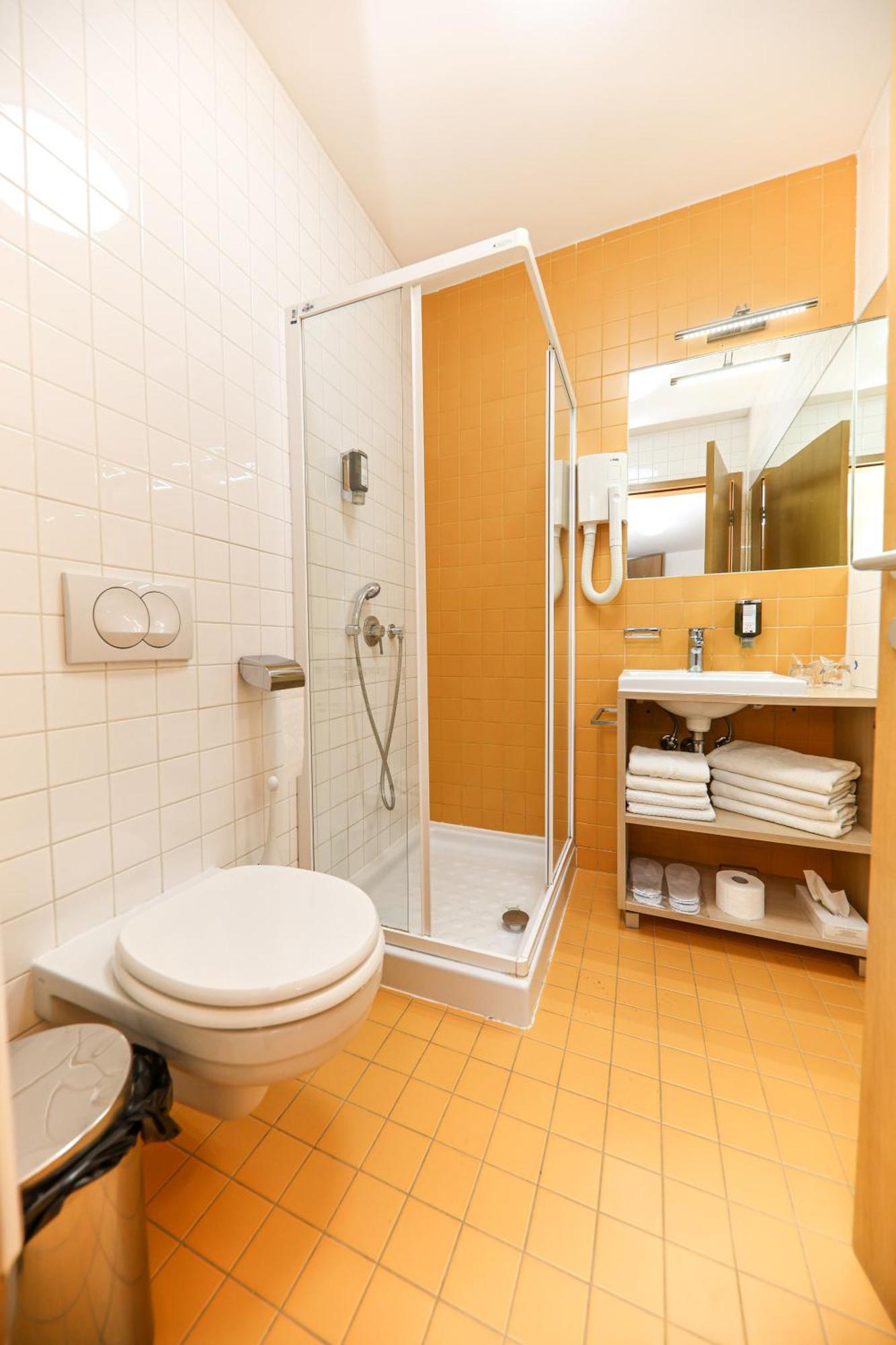 Hotel Celjska Koca Целе Экстерьер фото