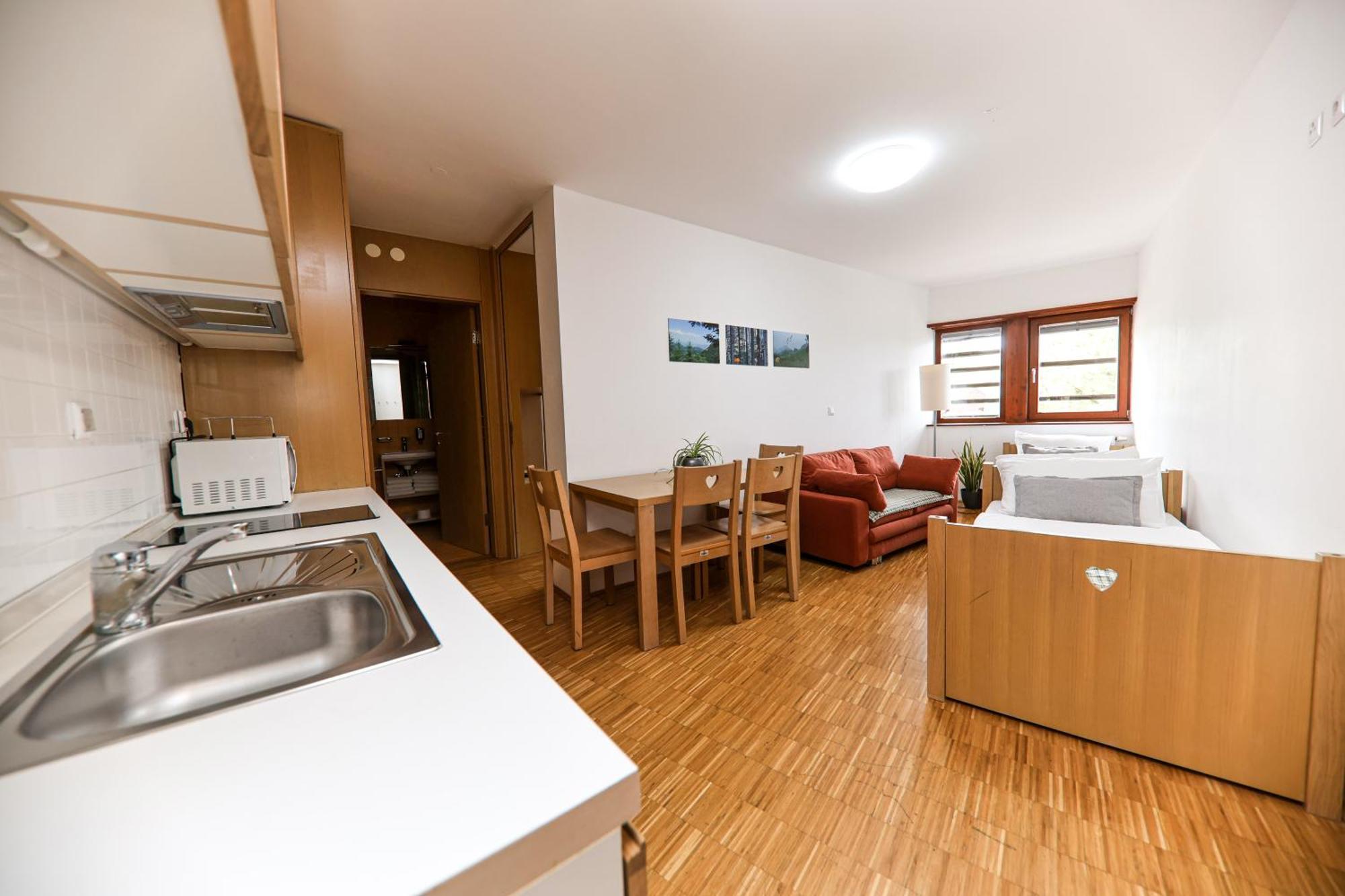 Hotel Celjska Koca Целе Экстерьер фото