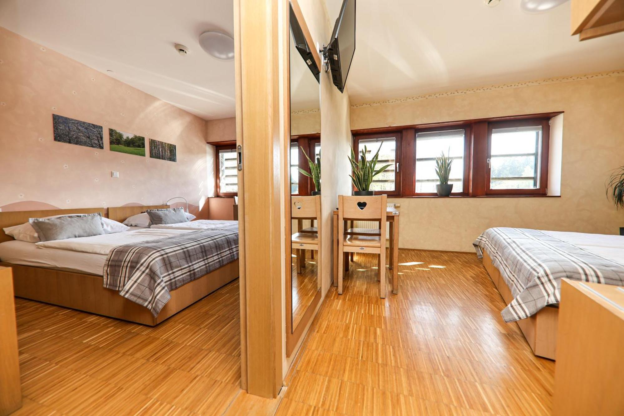 Hotel Celjska Koca Целе Экстерьер фото